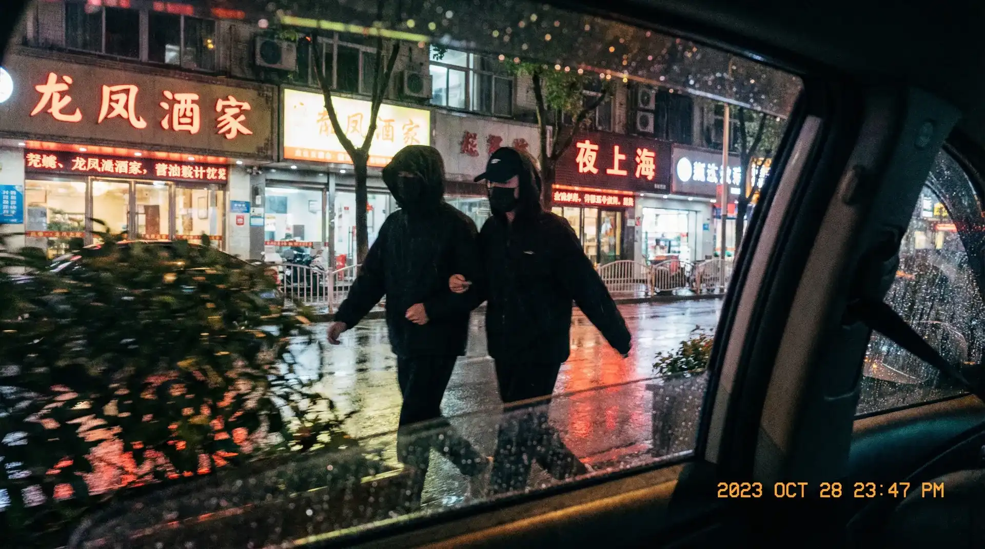 爱游戏体育 - 顶流明星深夜密会现场抓拍照片